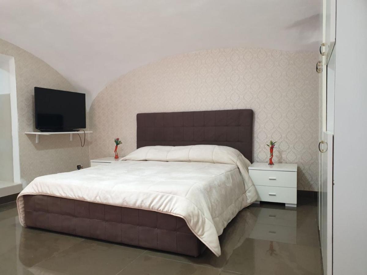 Apartment Lovely Napolitan Basso With Bbq Next To Garibaldi Station Naples