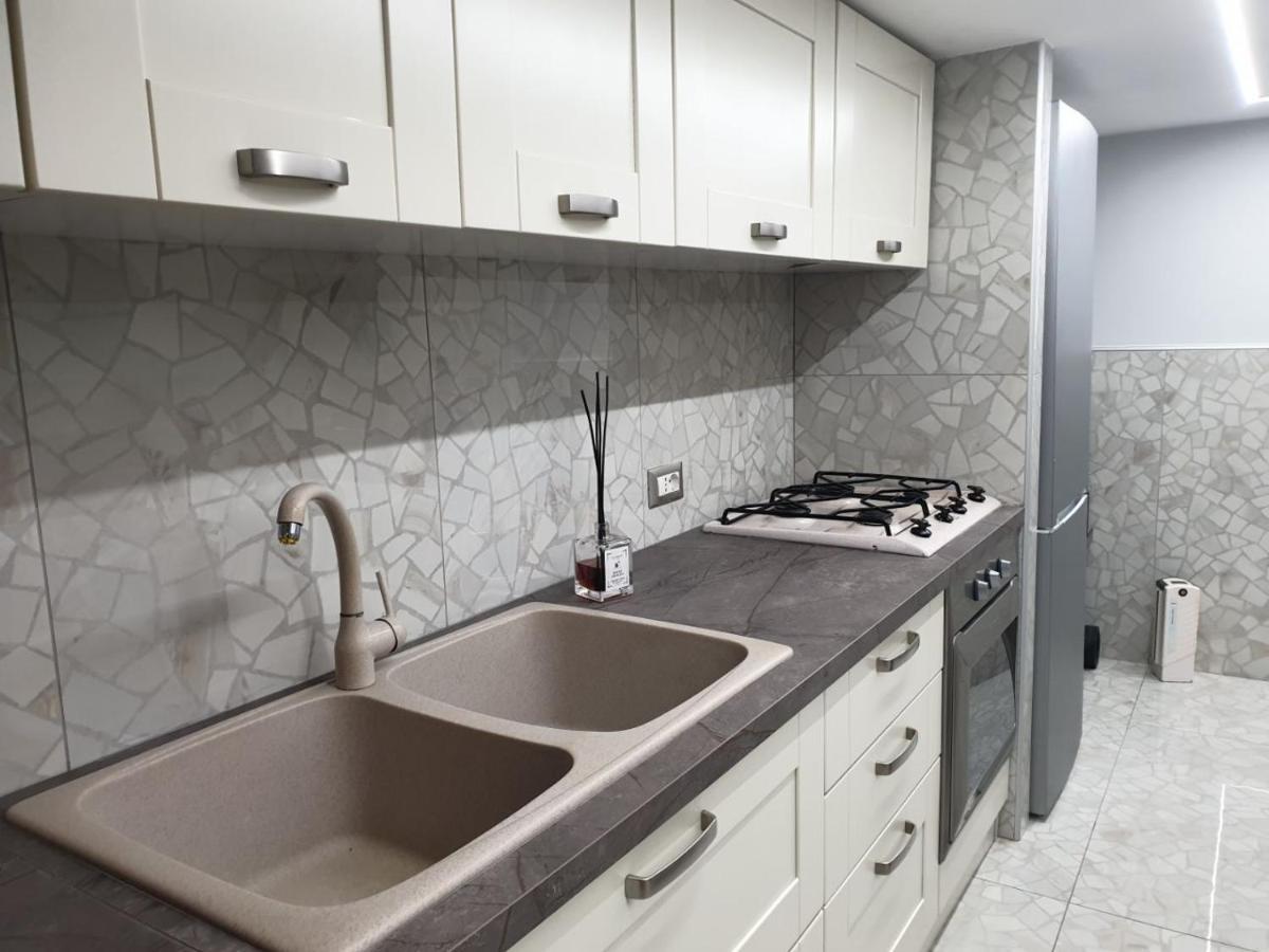 Apartment Lovely Napolitan Basso With Bbq Next To Garibaldi Station Naples