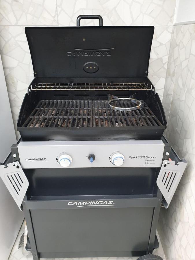Apartment Lovely Napolitan Basso With Bbq Next To Garibaldi Station